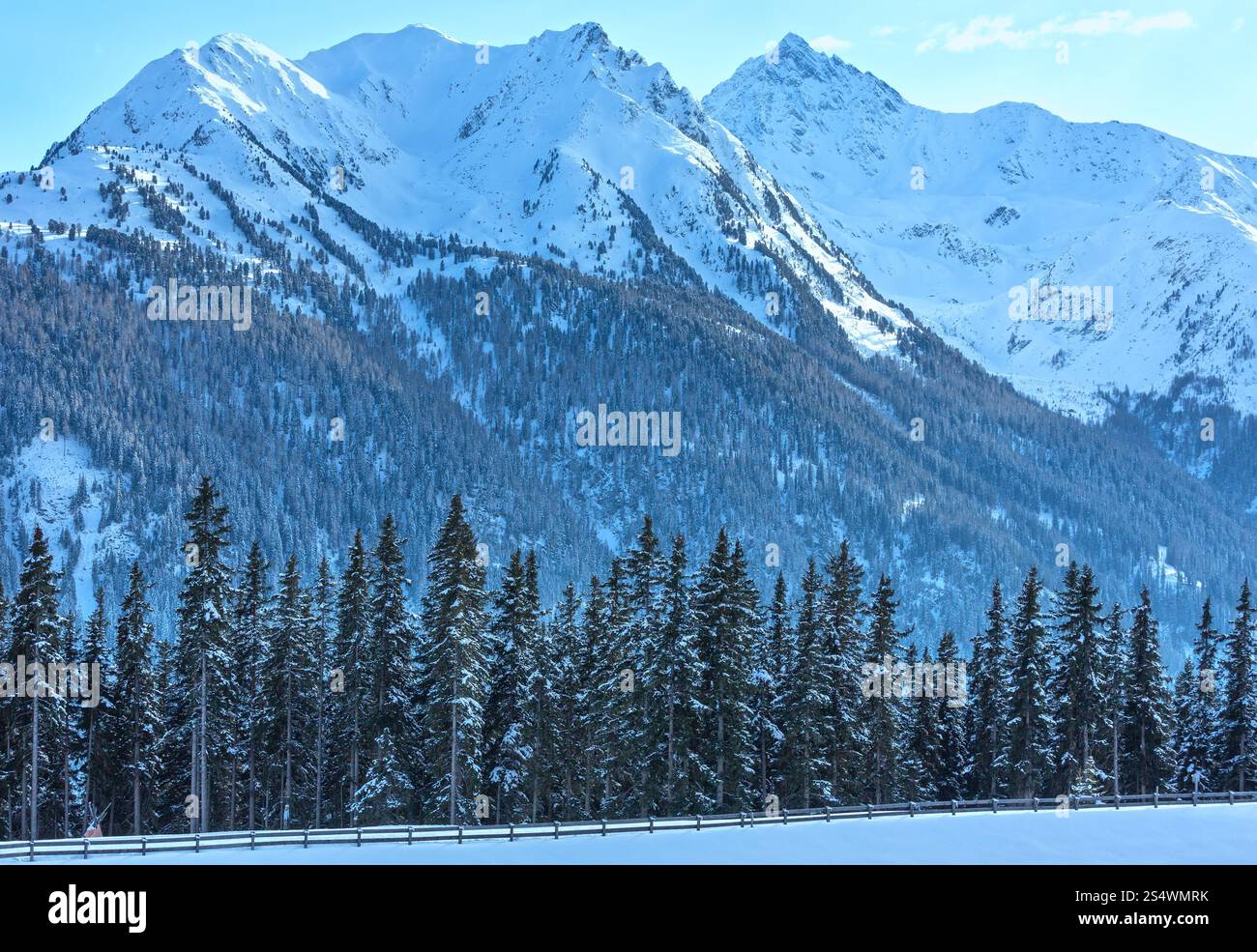 Paysage de montagne d'hiver. Région de ski Kappl dans les montagnes du Tyrol, Autriche. Banque D'Images