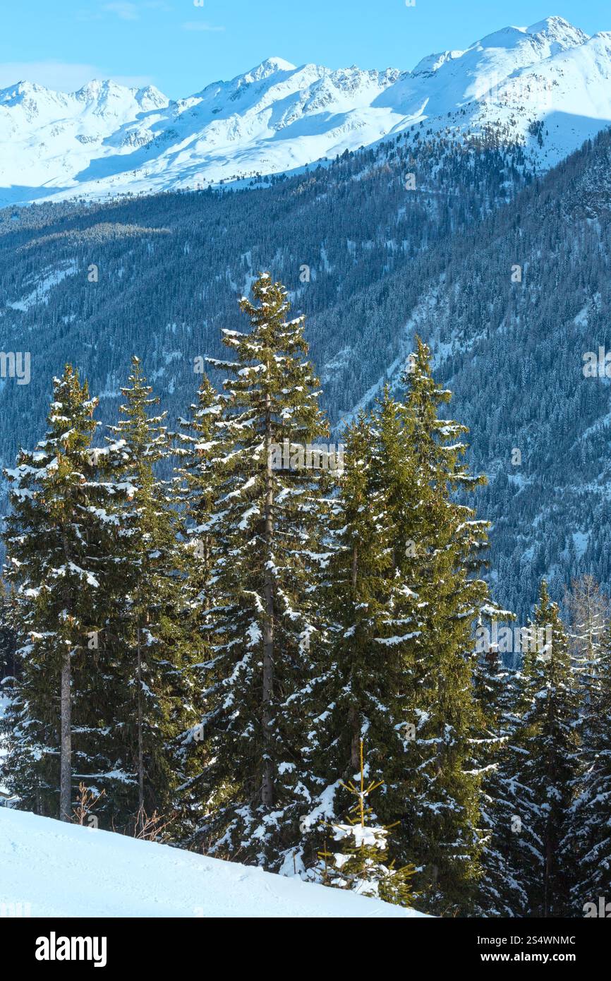 Paysage de montagne d'hiver. Région de ski Kappl dans les montagnes du Tyrol, Autriche. Banque D'Images
