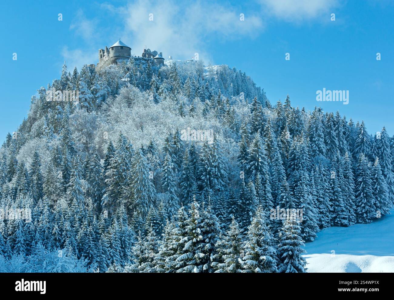 En hiver vue du château d'Ehrenberg (Autriche, Reutte, Bavière). Construit au 13e siècle. Banque D'Images