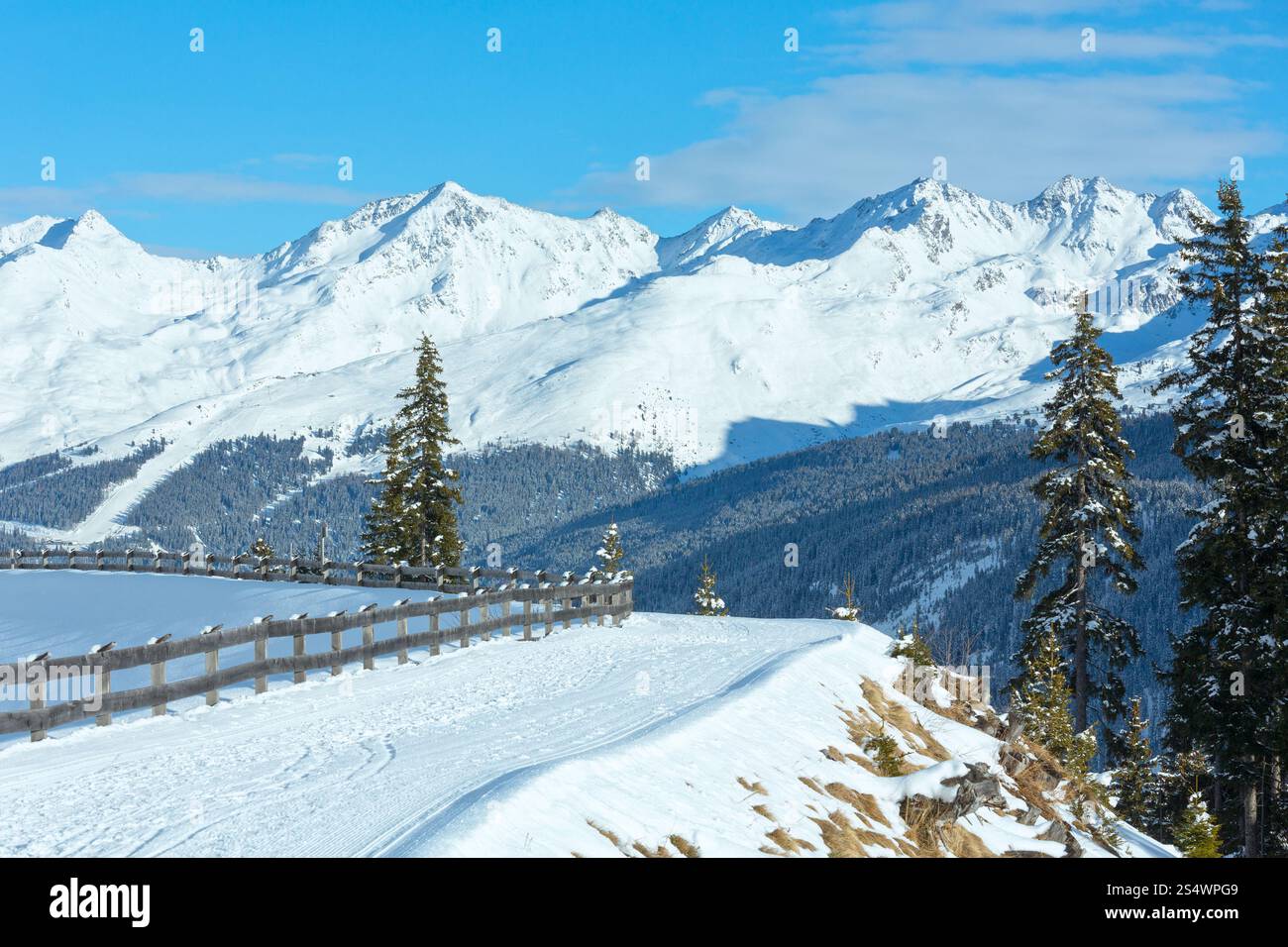 Paysage de montagne d'hiver. Région de ski Kappl dans les montagnes du Tyrol, Autriche. Banque D'Images