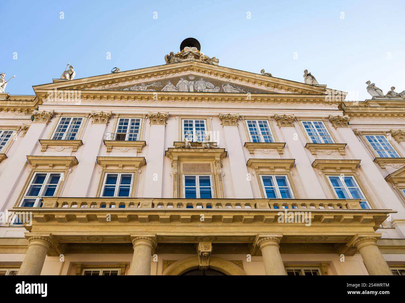 Voyage à Bratislava ville - façade du palais des primates Banque D'Images