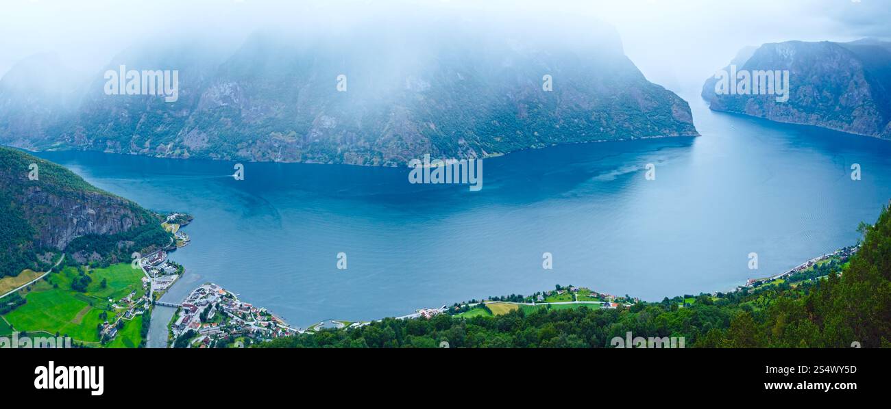 Vue panoramique vue de Stegastein (Aurland, Sogn og Fjordane, Norvège). Banque D'Images