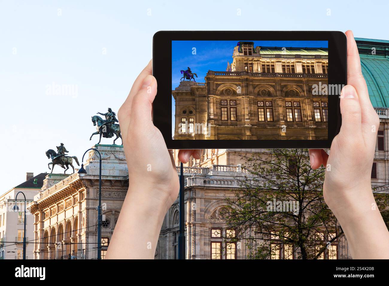 Travel Concept - Office de l'état instantané de l'Opéra de Vienne sur tablet pc Banque D'Images