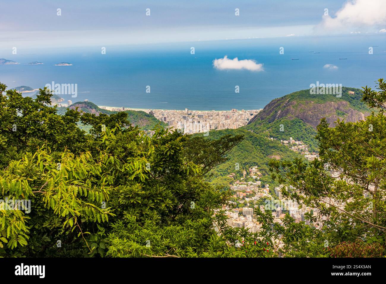 Vues vers Copacabana depuis le Christ Rédempteur, Rio de Janeiro, Brésil. Banque D'Images
