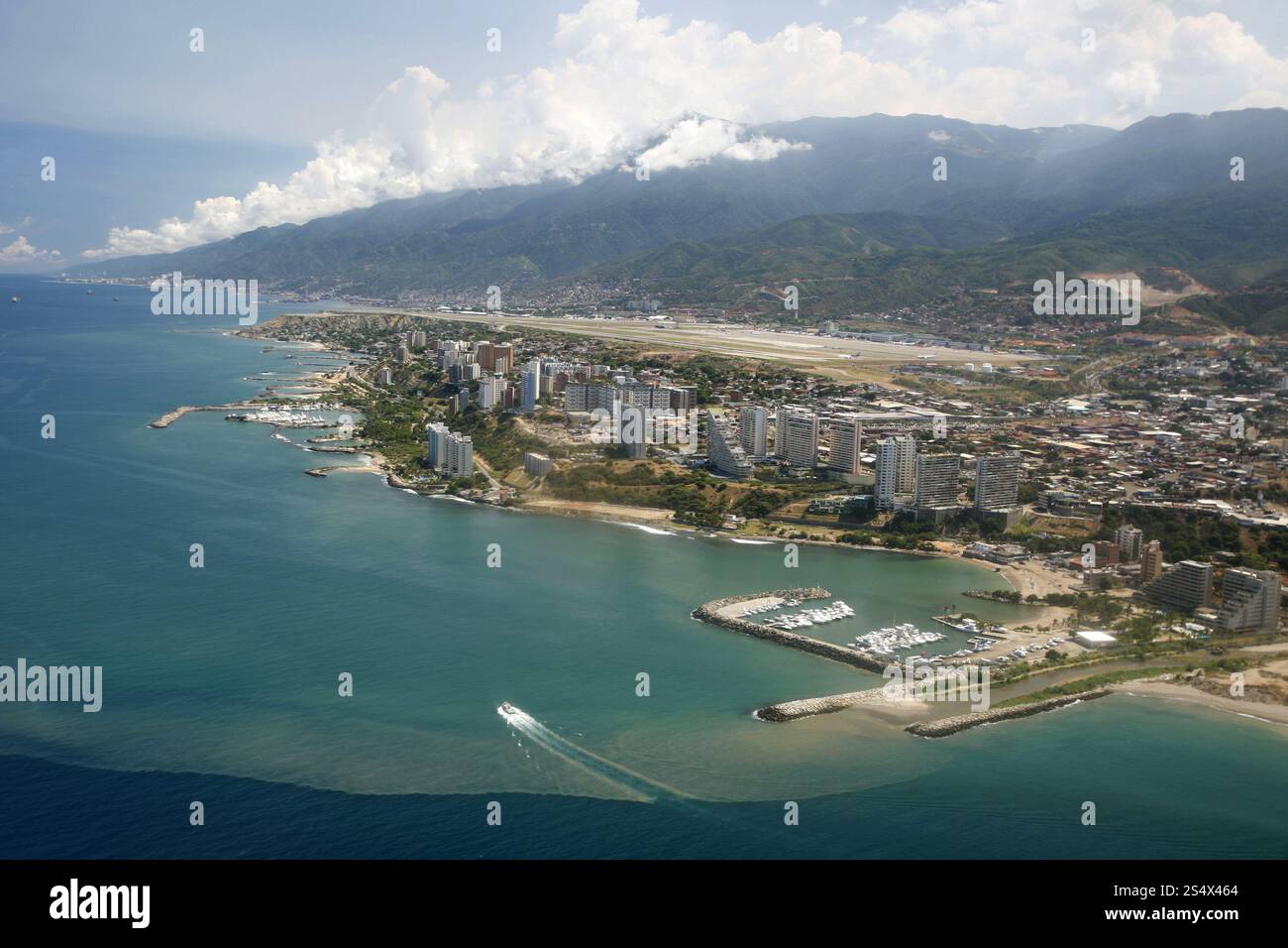 Le paysage urbain à l'aéroport de Caracas sur la côte de Caracas dans le nord du Venezuela. AMÉRIQUE DU SUD VENEZUELA CARACAS Banque D'Images