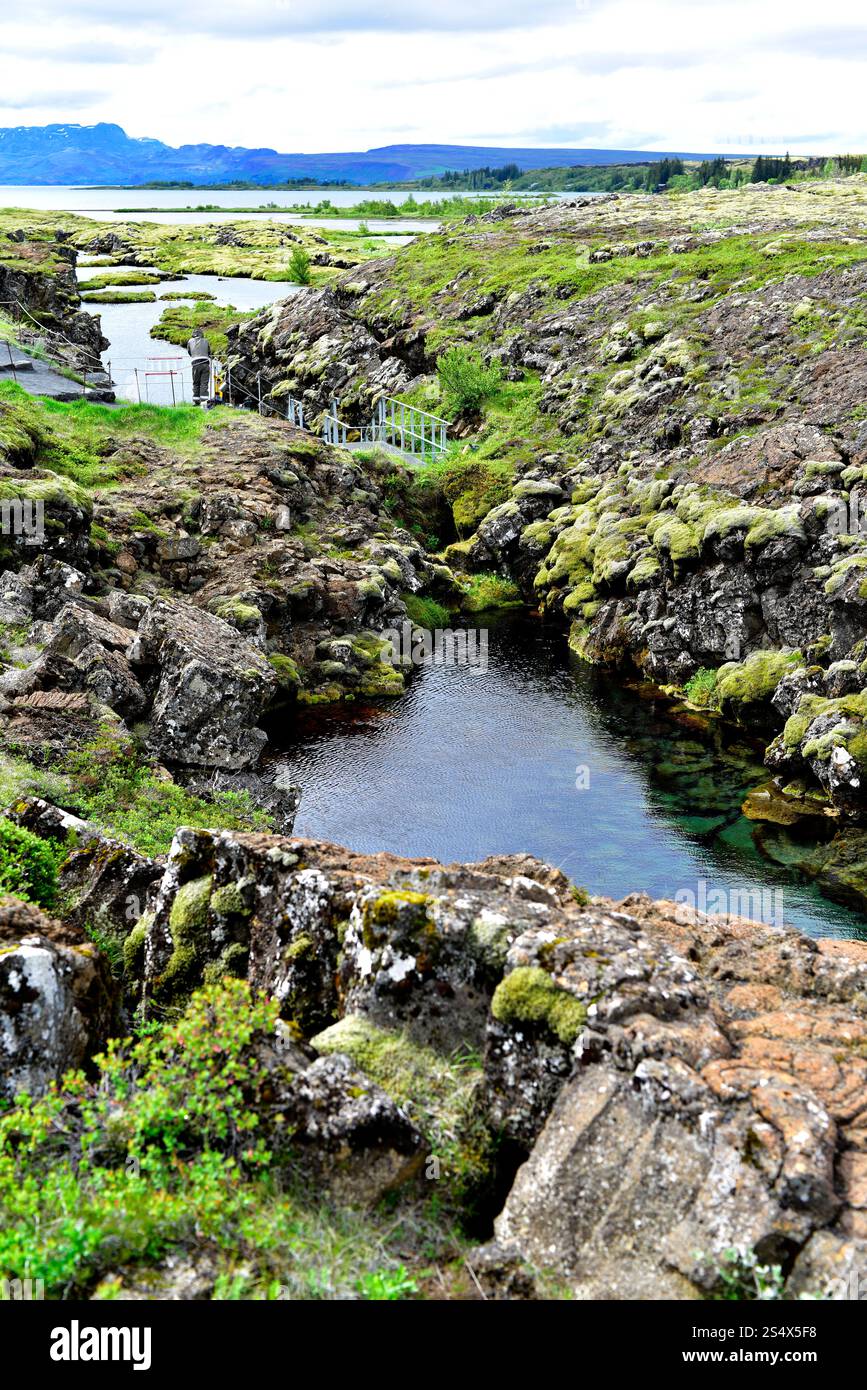 Silfra Rift marque la séparation entre la plaque américaine et la plaque eurasienne. Espace utilisable pour la plongée sous-marine et la plongée en apnée. Thingvellir National Pa Banque D'Images