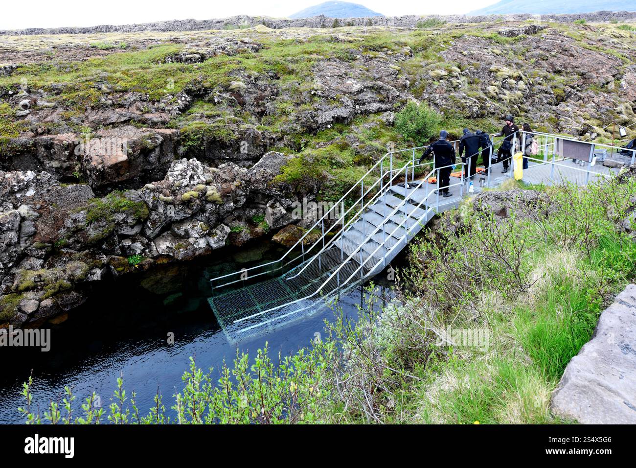 Silfra Rift marque la séparation entre la plaque américaine et la plaque eurasienne. Espace utilisable pour la plongée sous-marine et la plongée en apnée. Thingvellir National Pa Banque D'Images