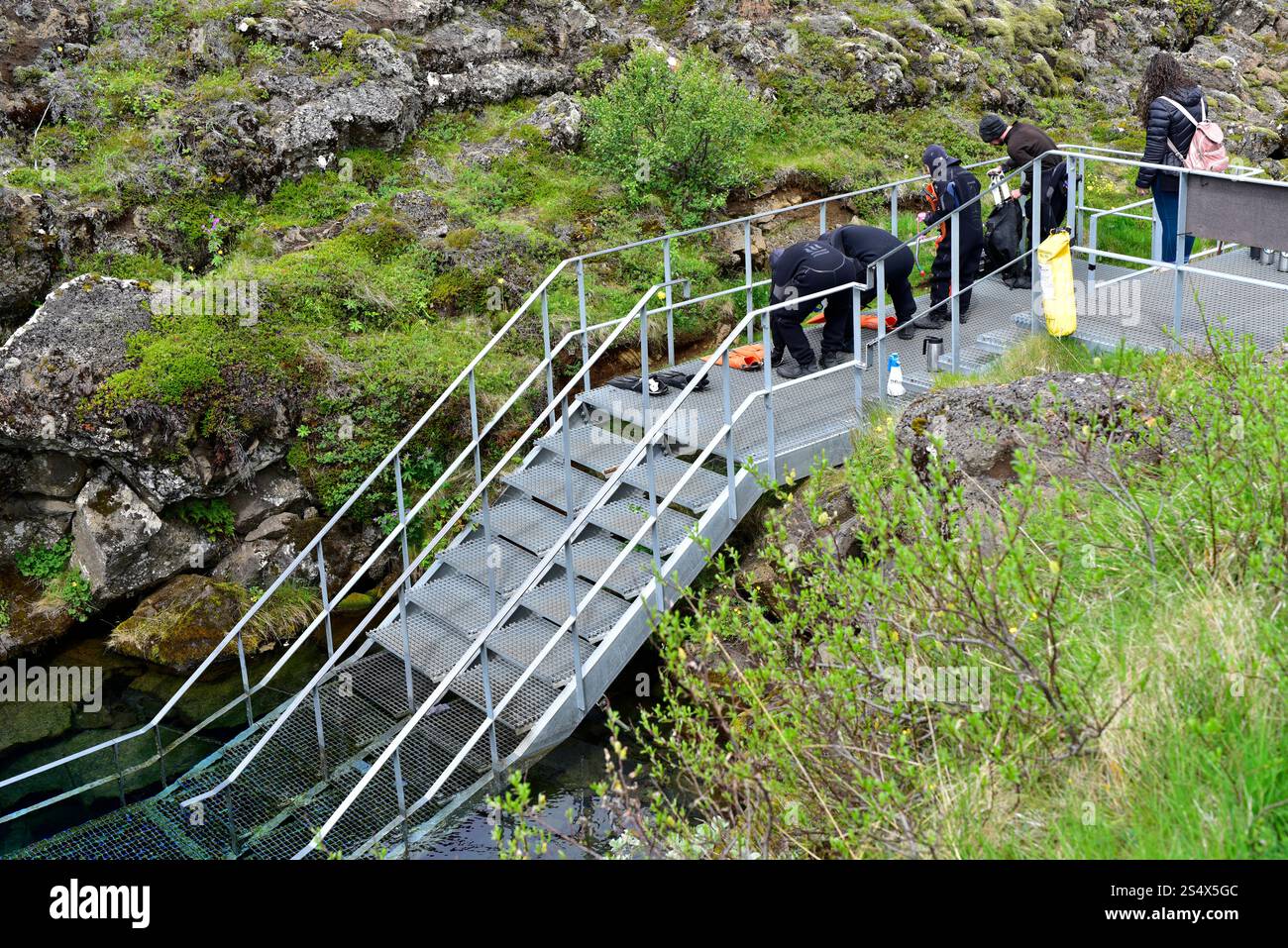 Silfra Rift marque la séparation entre la plaque américaine et la plaque eurasienne. Espace utilisable pour la plongée sous-marine et la plongée en apnée. Thingvellir National Pa Banque D'Images