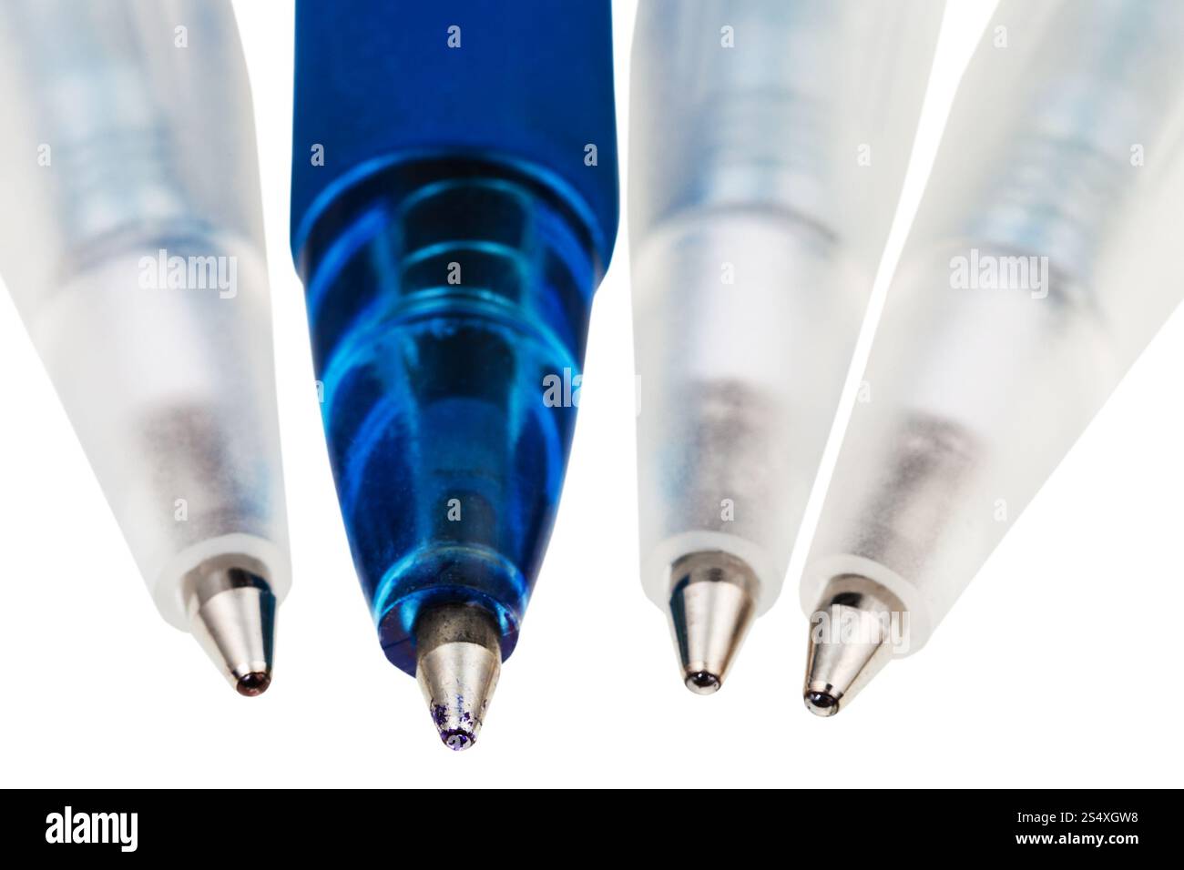 Stylos à bille en plastique des conseils close up isolé sur fond blanc Banque D'Images