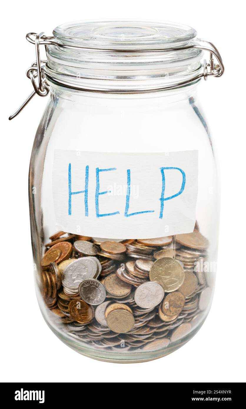 Pièces enregistrées pour rainy day en pot de verre fermé isolé sur fond blanc Banque D'Images