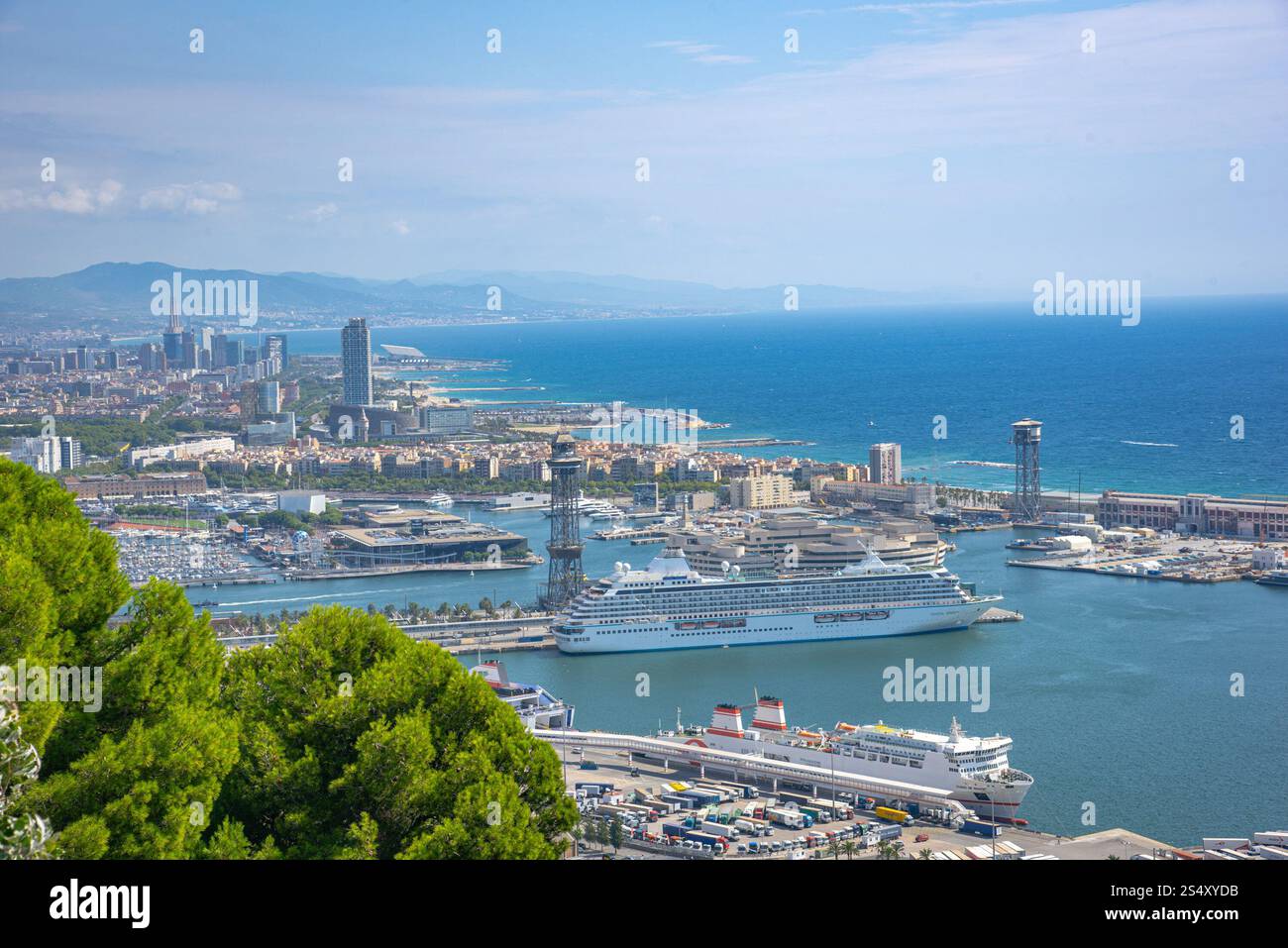 Vue sur le terminal à conteneurs du port de Barcelone, Catalogne, Espagne, à partir de ci-dessus. Banque D'Images