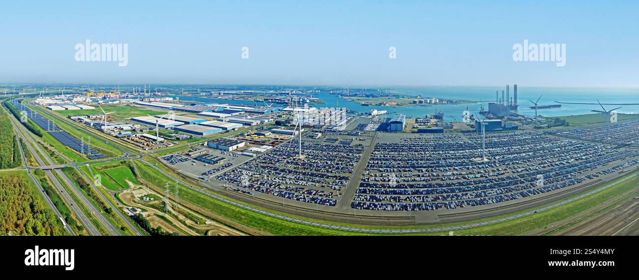 Panorama aérien de l'industrie automobile électrique près de Vlissingen aux pays-Bas Banque D'Images