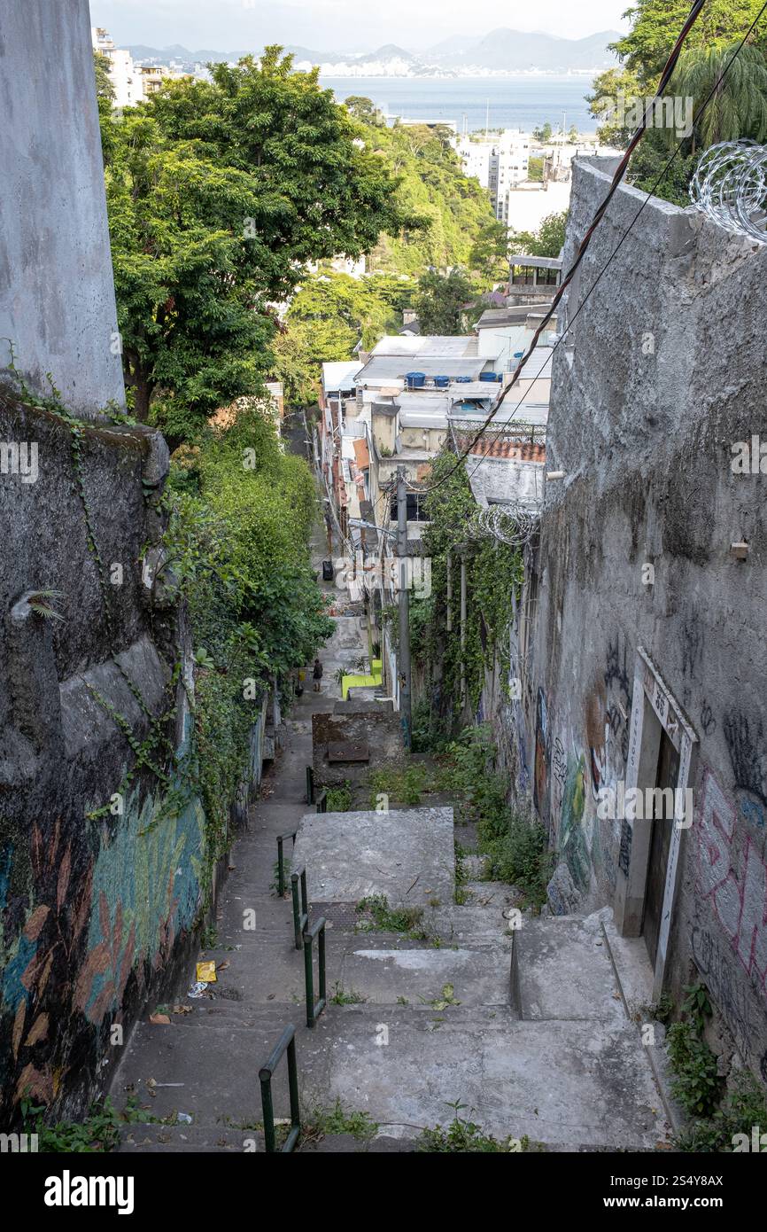 Une ruelle mène de Santa Teresa à Gloria à Rio de Janeiro, au Brésil. Banque D'Images