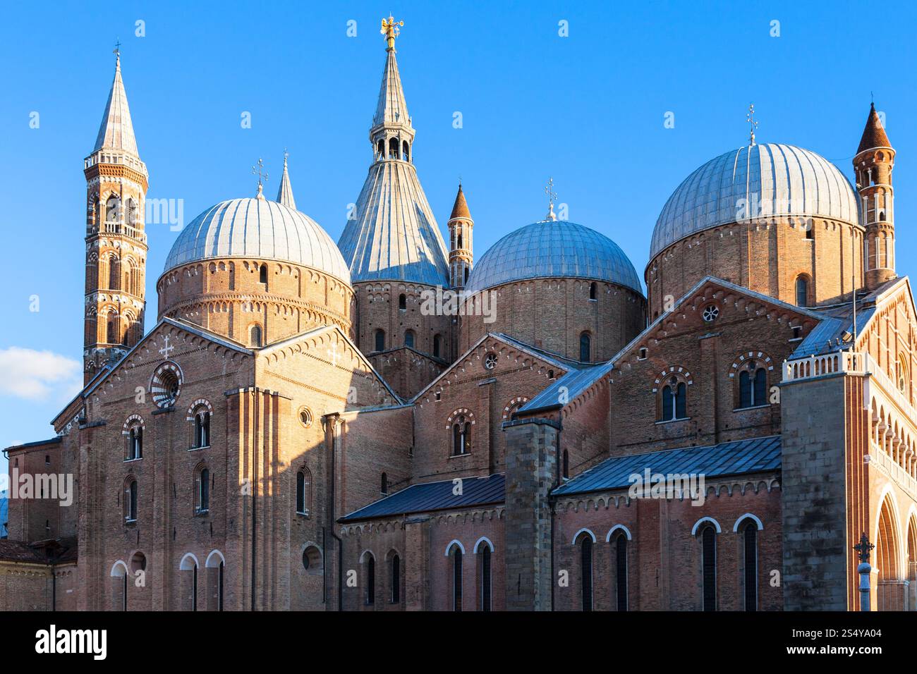 Voyage d'Italie - édifice de la Basilique pontificale de Saint Antoine de Padoue (Basilica di Sant'Antonio di Padova) dans la ville de Padoue Banque D'Images
