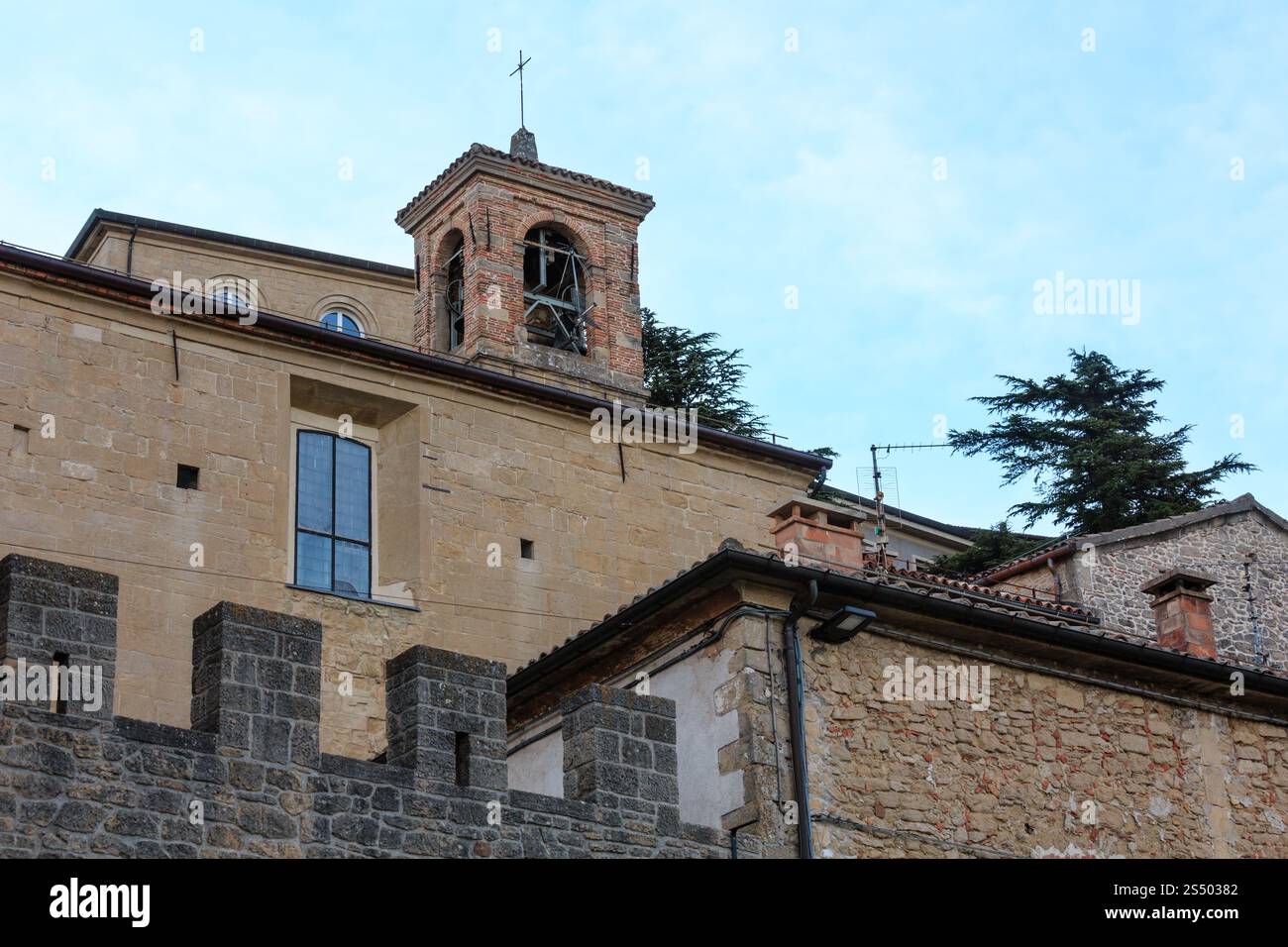 San Marino (de la plus ancienne république du monde) vue de l'architecture ancienne de la ville. Banque D'Images