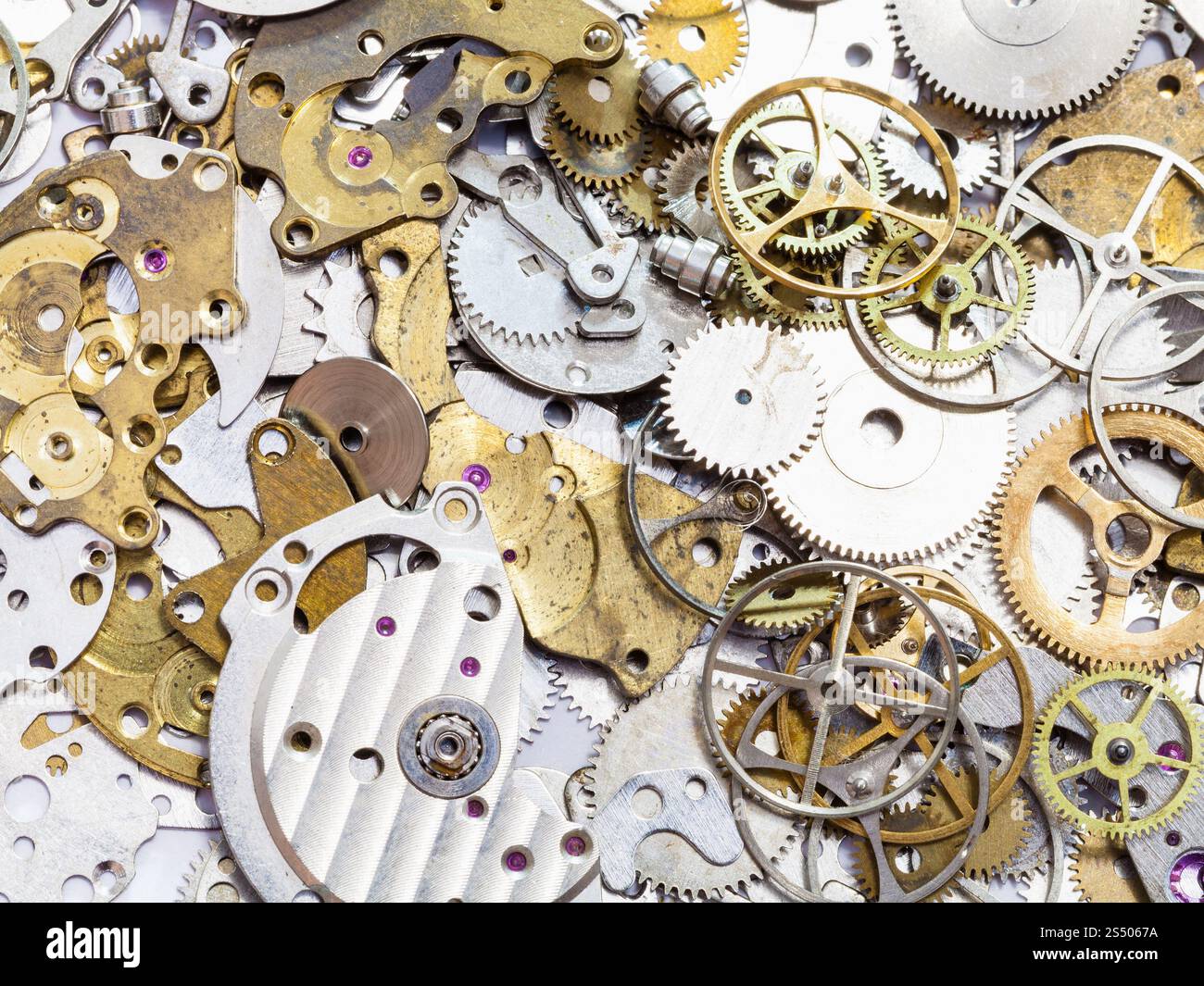 atelier horloger - beaucoup de pièces de rechange de vieille montre se rapprochent Banque D'Images atelier horloger - beaucoup de pièces de rechange de vieille montre se rapprochent Banque D'Images