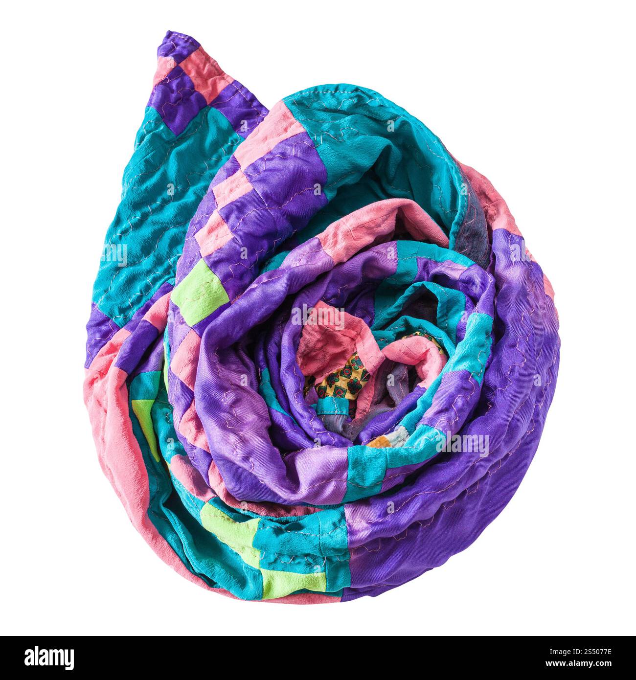 Fait à la main en soie froissé foulard patchwork cousu isolé sur fond blanc Banque D'Images