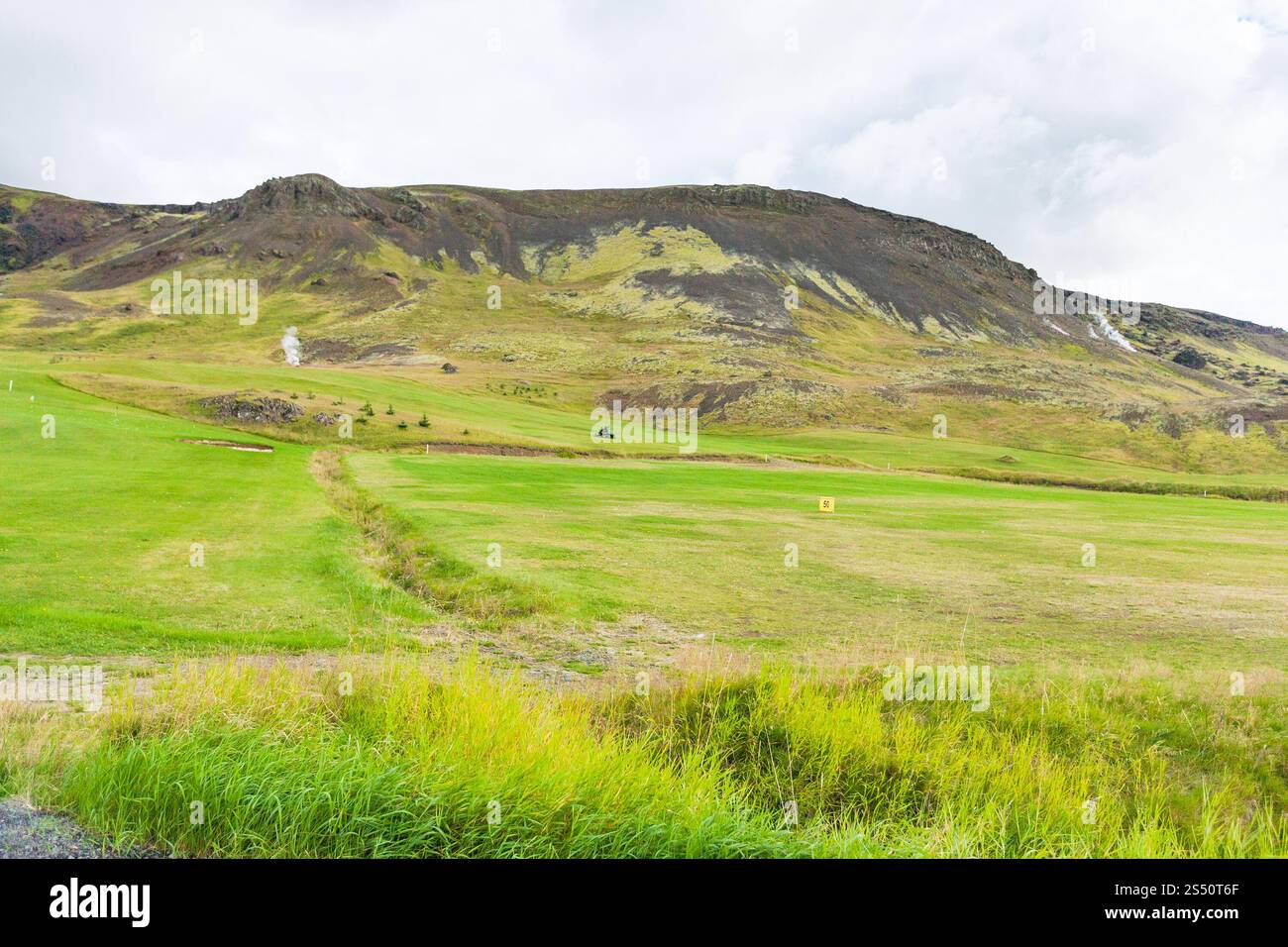 Voyager en Islande - Vue du Green Valley de Hveragerdi Hot Spring River Trail en septembre Banque D'Images