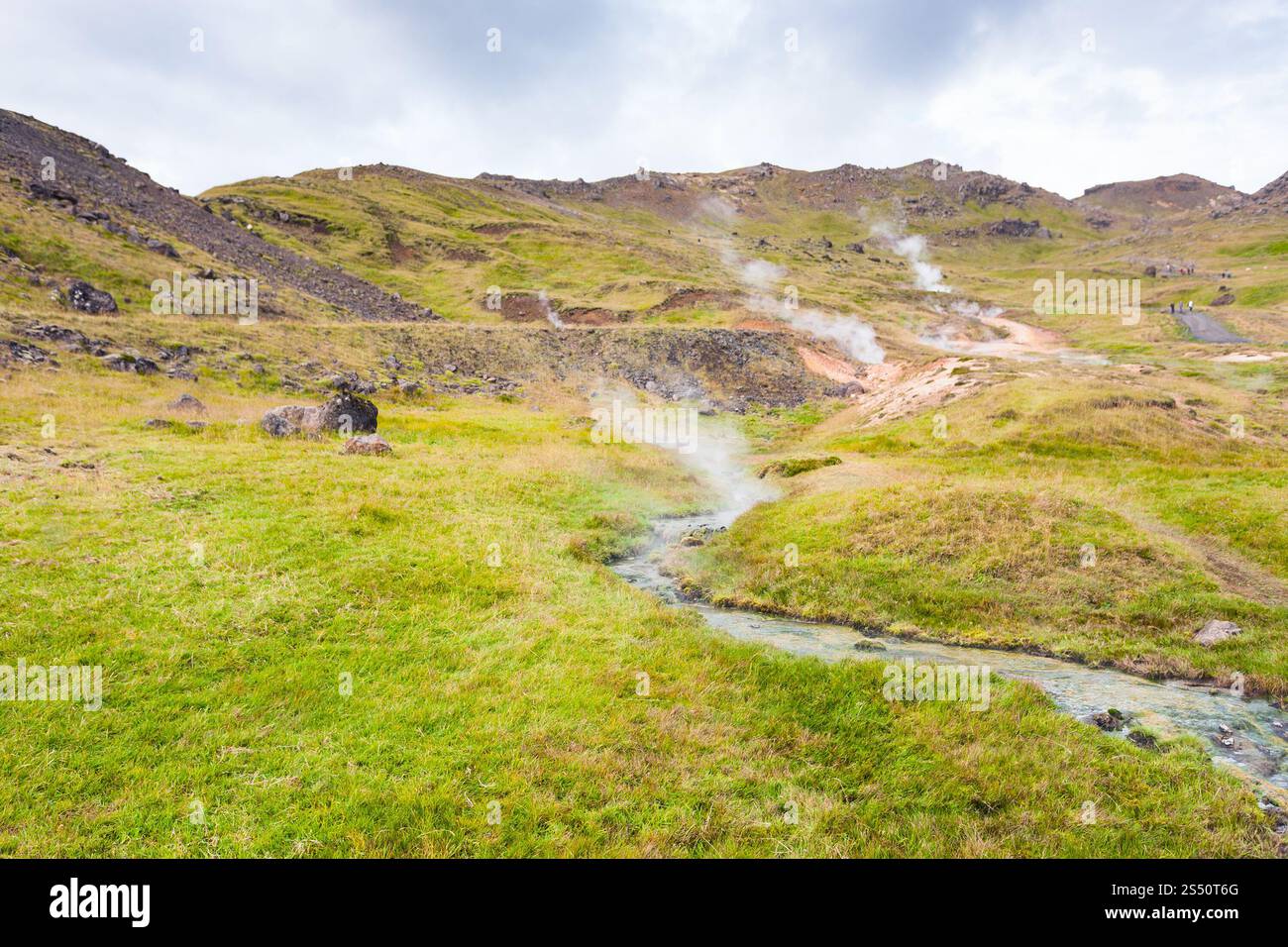 Voyager en Islande - débit d'eau chaude à Hveragerdi Hot Spring River Trail en septembre Banque D'Images