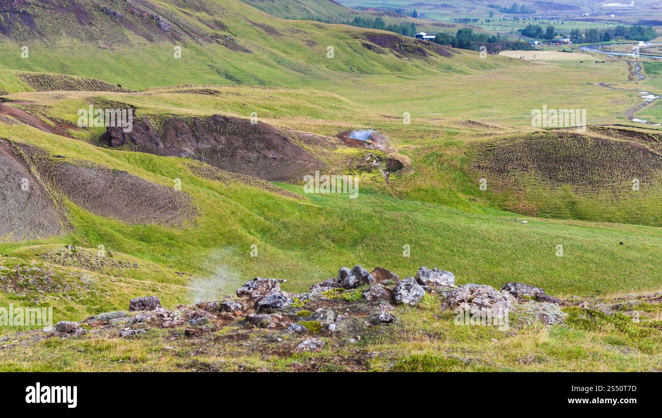 Voyager en Islande - geyser dans Hveragerdi Hot Spring River Trail en septembre Banque D'Images