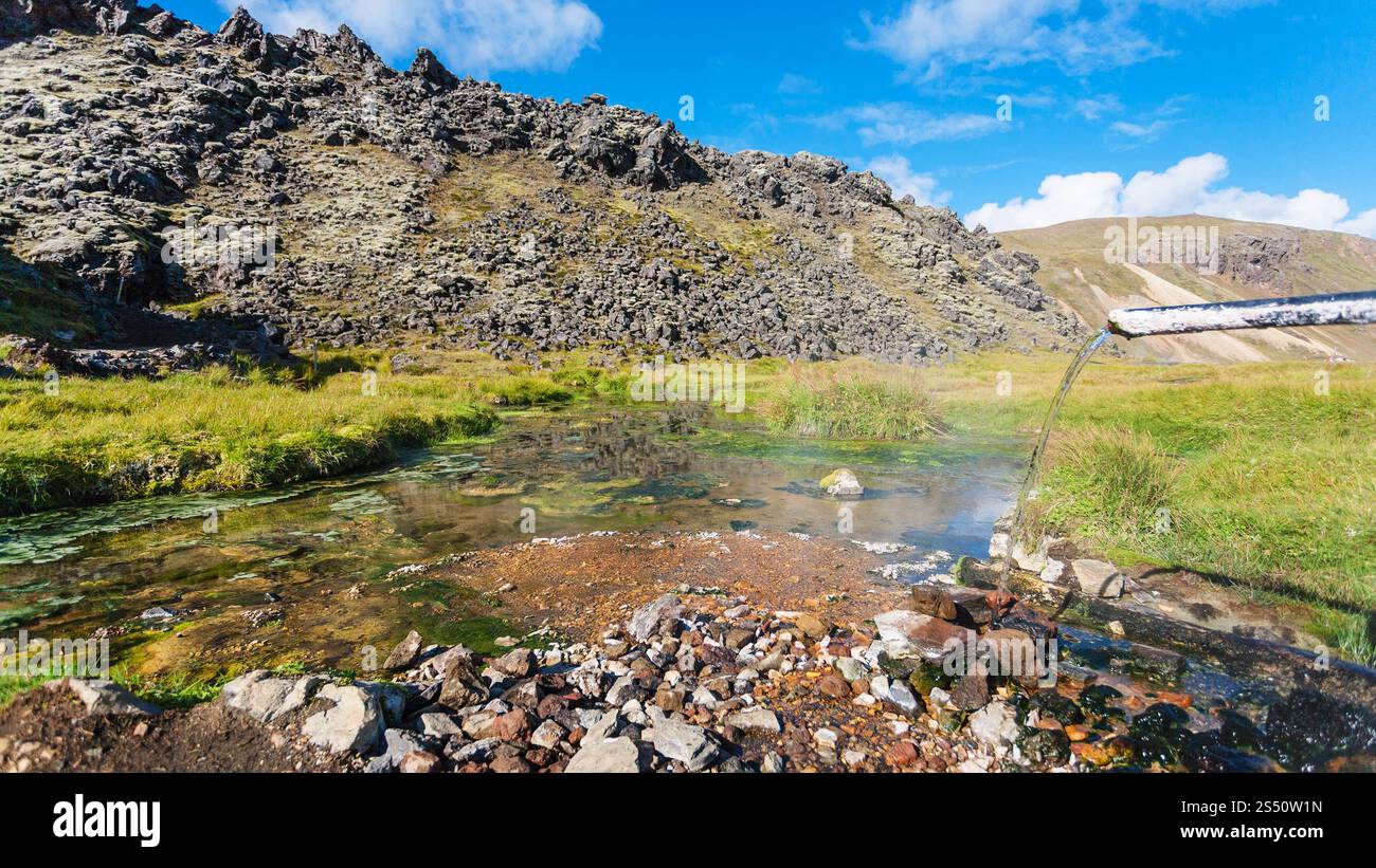 Voyager en Islande - l'eau de source chaude dans la région de Fjallabak Landmannalaugar dans la réserve naturelle des hautes terres d'Islande en septembre Banque D'Images