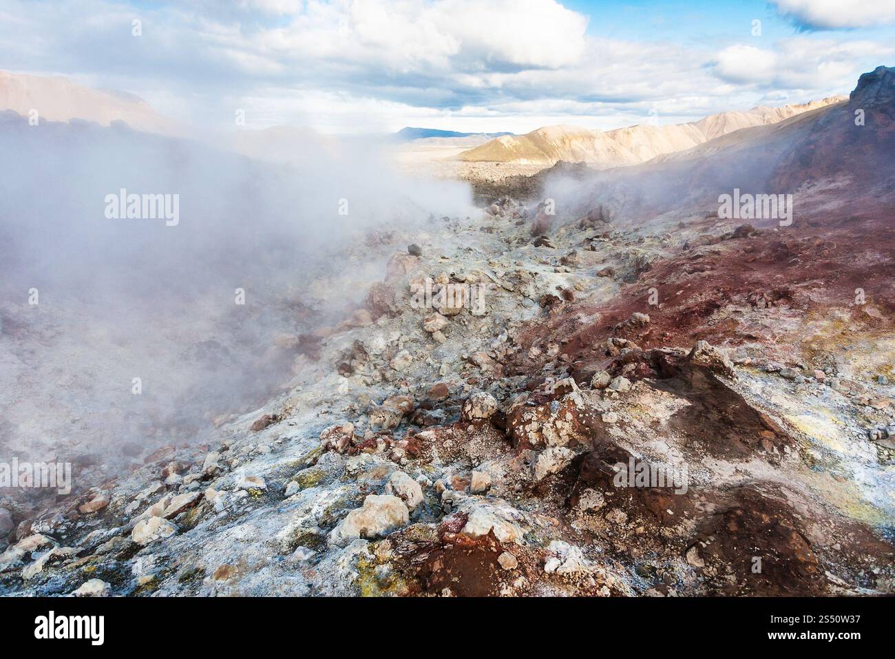 Voyager en Islande - Hot spring la masse dans la zone de Fjallabak Landmannalaugar dans la réserve naturelle des hautes terres d'Islande en septembre Banque D'Images