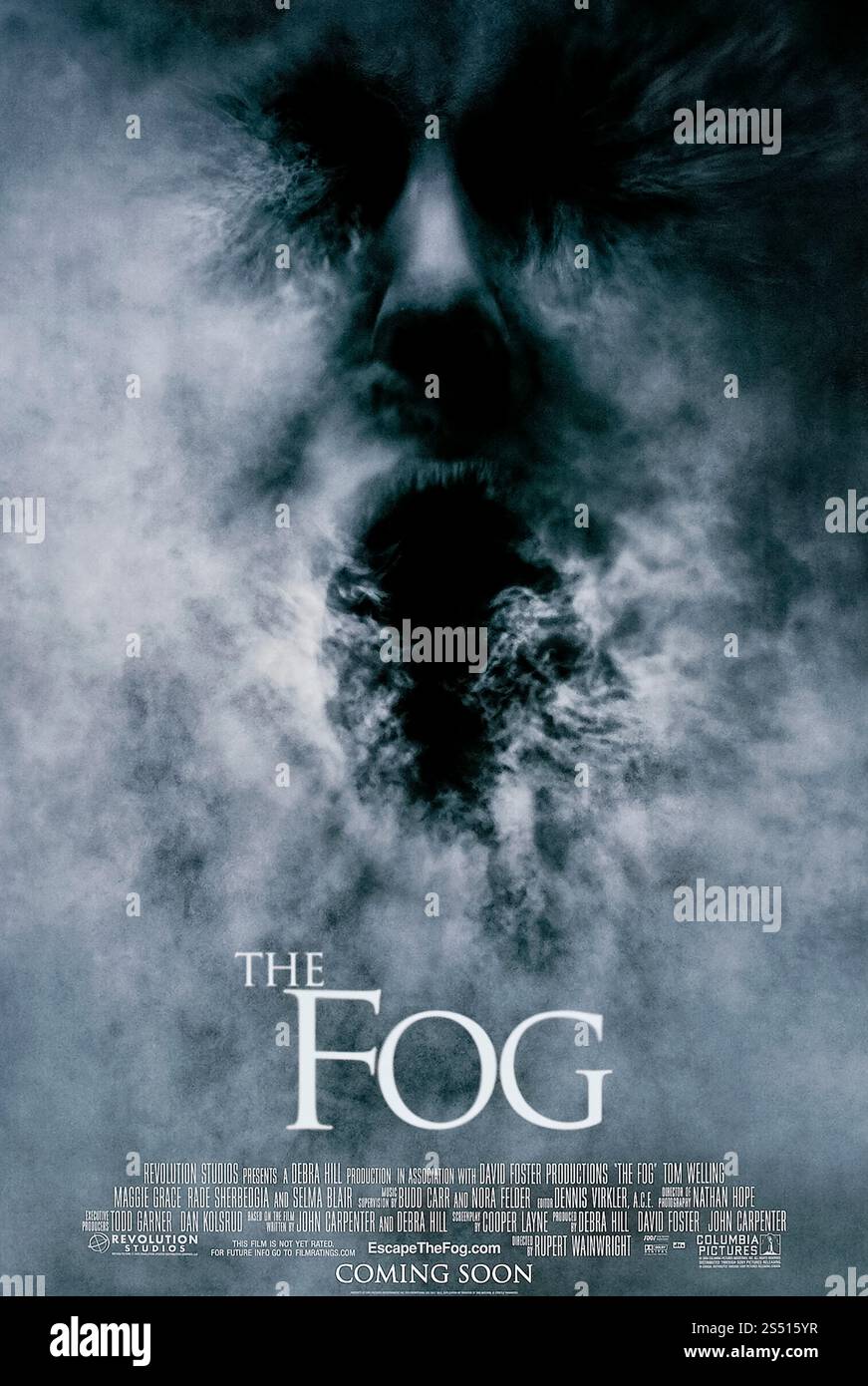 The Fog (2005) réalisé par Rupert Wainwright et mettant en vedette Tom Welling, Maggie Grace et Selma Blair. Un brouillard surnaturel vengeur descend sur une ville côtière de l'Oregon, forçant ses habitants à découvrir de sombres secrets de leur passé. Photographie d'une affiche originale US Advance de 2001 À USAGE ÉDITORIAL EXCLUSIF. Crédit : BFA / Columbia Pictures Banque D'Images