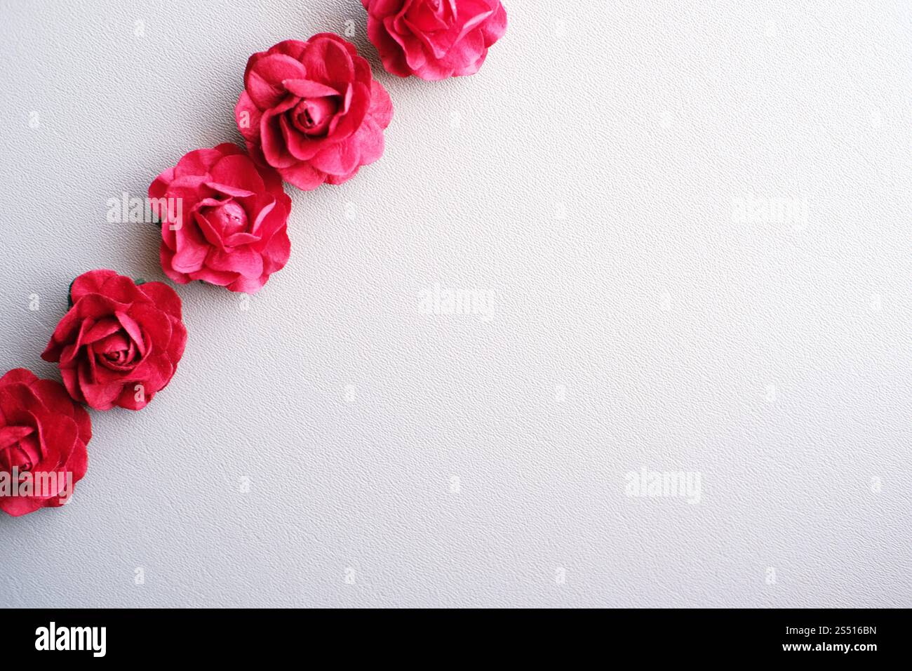 Amour Saint-Valentin fond romantique. de belles roses. Banque D'Images