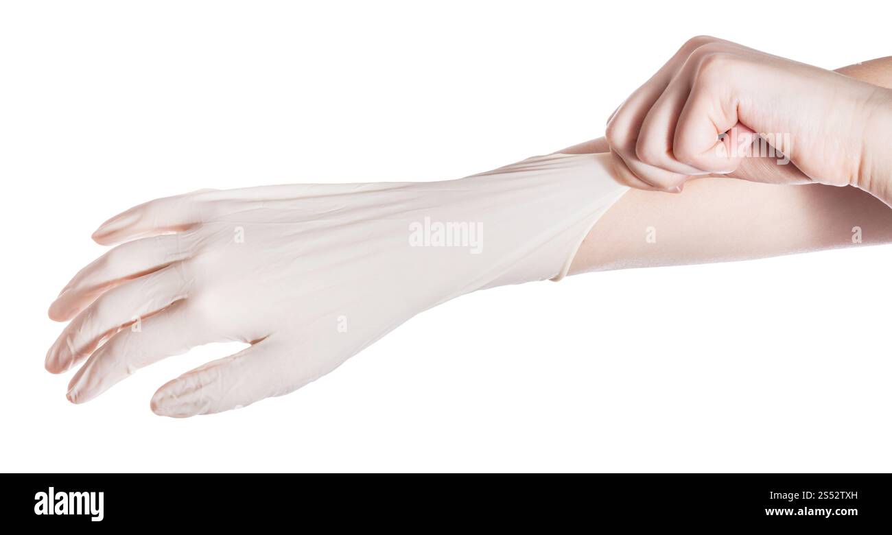Au-dessus de la main de femme porte des gants en latex sur une autre main isolé sur fond blanc Banque D'Images