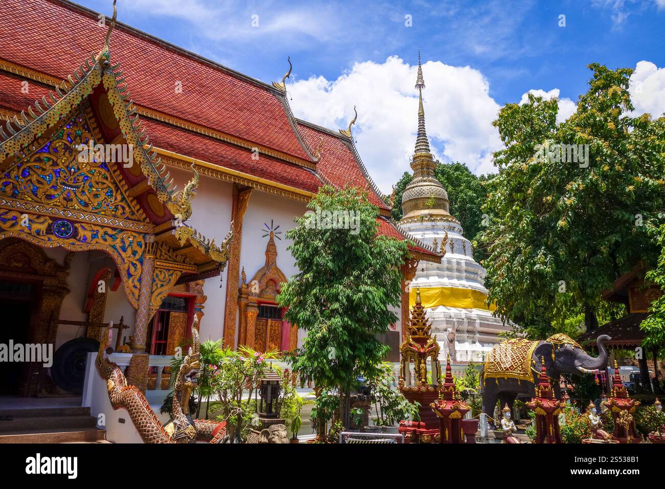 Bâtiments du temple Wat Chedi Luang à Chiang mai, Thaïlande. Bâtiments du temple Wat Chedi Luang, Chiang mai, Thaïlande Banque D'Images