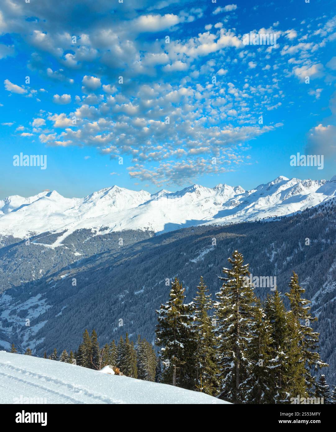 Paysage de montagne d'hiver. Région de ski Kappl dans les montagnes du Tyrol, Autriche. Banque D'Images