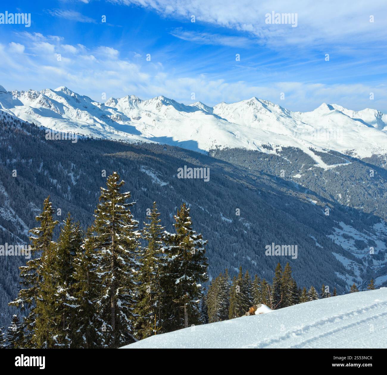 Paysage de montagne d'hiver. Région de ski Kappl dans les montagnes du Tyrol, Autriche. Banque D'Images
