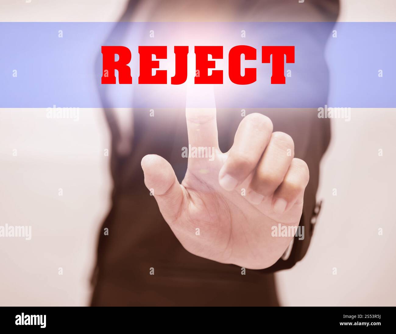 Femme d'affaires touchez REJETER le texte Banque D'Images