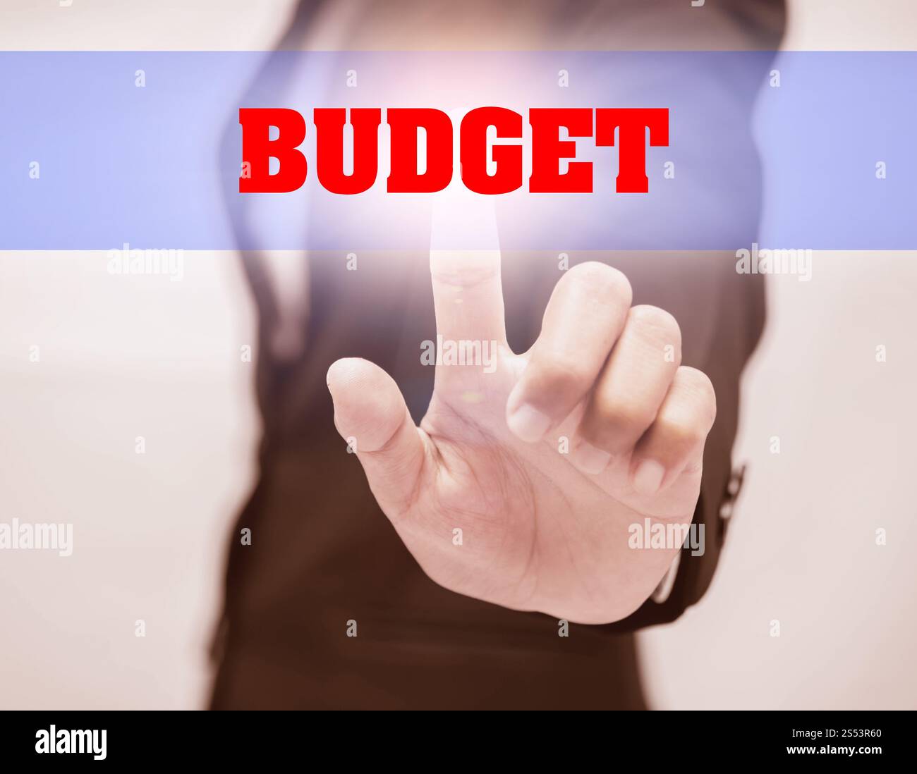 Femme d'affaires touche BUDGET texte Banque D'Images