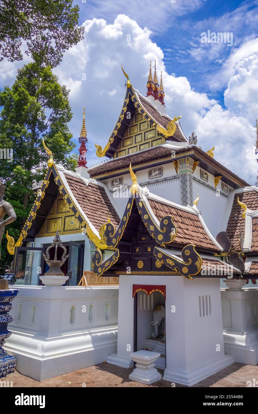 Bâtiments du temple Wat Chedi Luang à Chiang mai, Thaïlande. Bâtiments du temple Wat Chedi Luang, Chiang mai, Thaïlande Banque D'Images