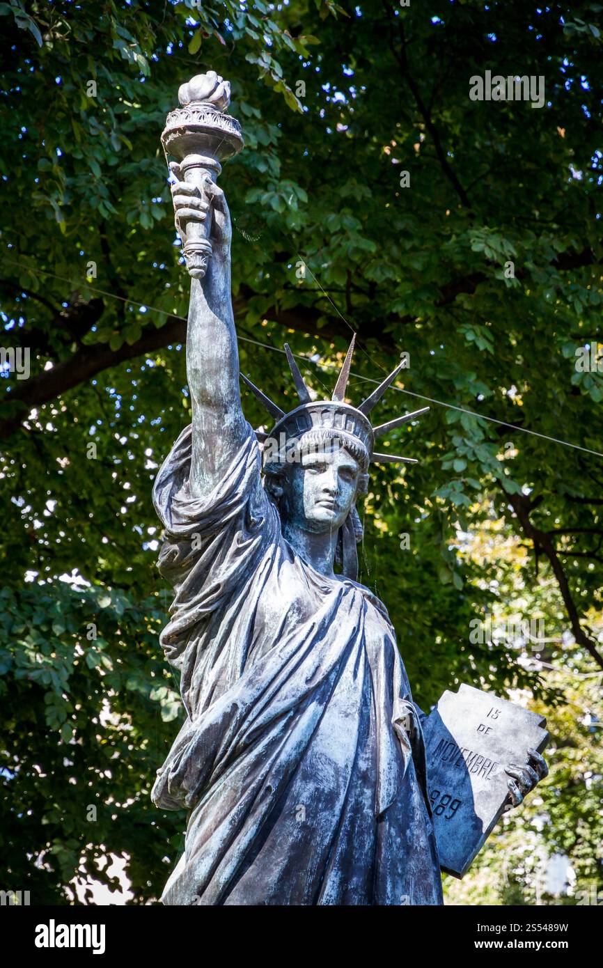 La statue de la liberté dans les jardins du Luxembourg, Paris, France. La statue de la liberté dans les jardins du Luxembourg, Paris Banque D'Images