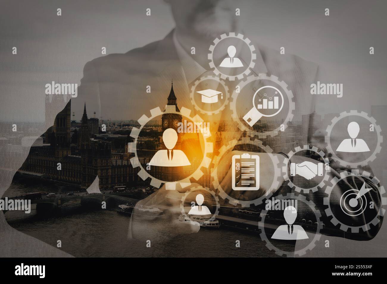 La gestion des ressources humaines avec le recrutement de l'entreprise concept. HR manager est la sélection de candidat à l'embauche avec écran virtuel à l'ordinateur. Banque D'Images