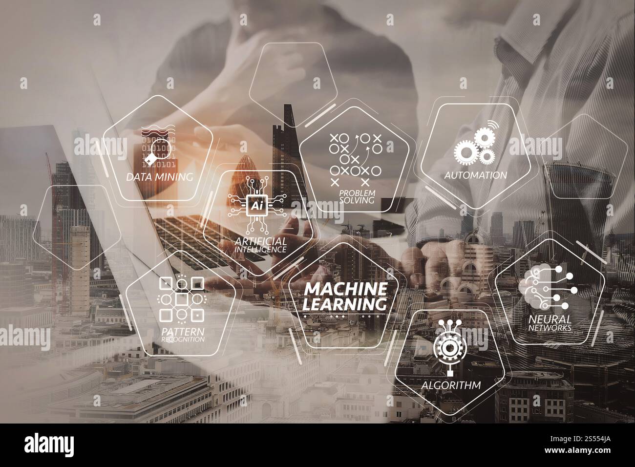 Diagramme de technologie d'apprentissage automatique avec l'intelligence artificielle (IA), le réseau neuronal, l'automatisation, l'exploration de données dans l'écran VR.Success homme d'affaires travaillant Banque D'Images