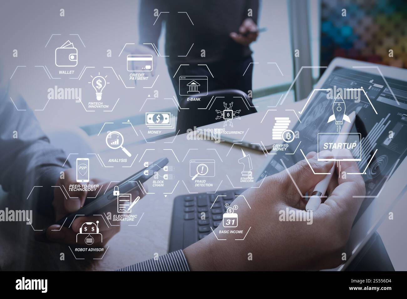 Organigramme de technologie financière et crypto-monnaie de base de minage de revenus avec démarrage blockchain UNICORN crypto money Virtual Diagram.Two Colleague Web Banque D'Images