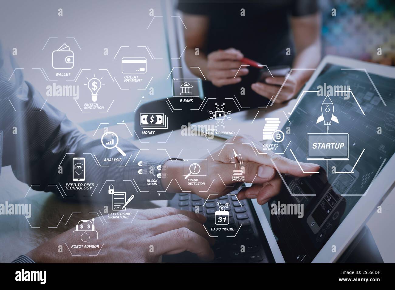 Organigramme de technologie financière et crypto-monnaie de base de minage de revenus avec démarrage blockchain UNICORN crypto money Virtual Diagram.Two Colleague Web Banque D'Images