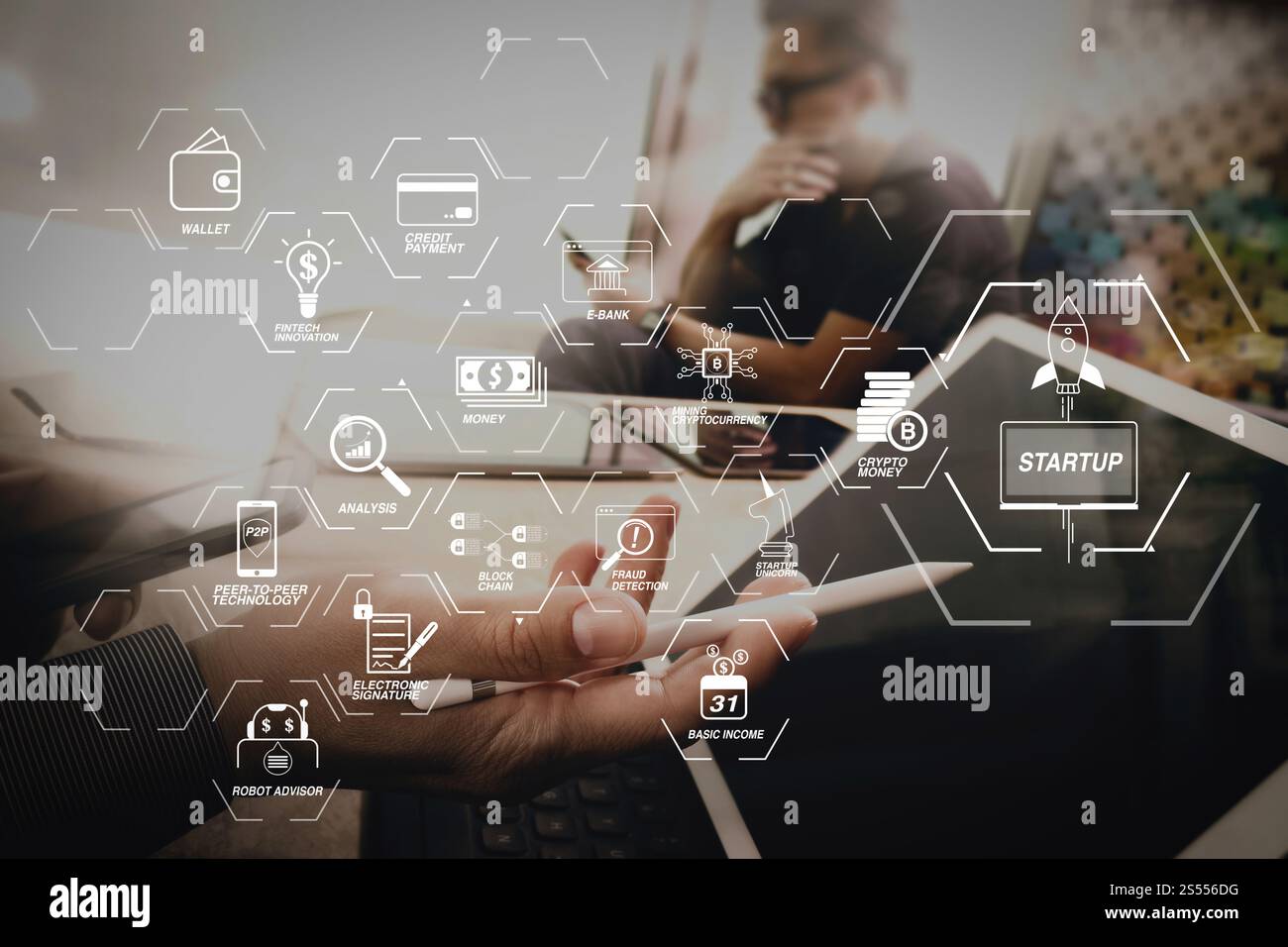 Organigramme de technologie financière et crypto-monnaie de base de minage de revenus avec démarrage blockchain UNICORN crypto money Virtual Diagram.Two Colleague Web Banque D'Images