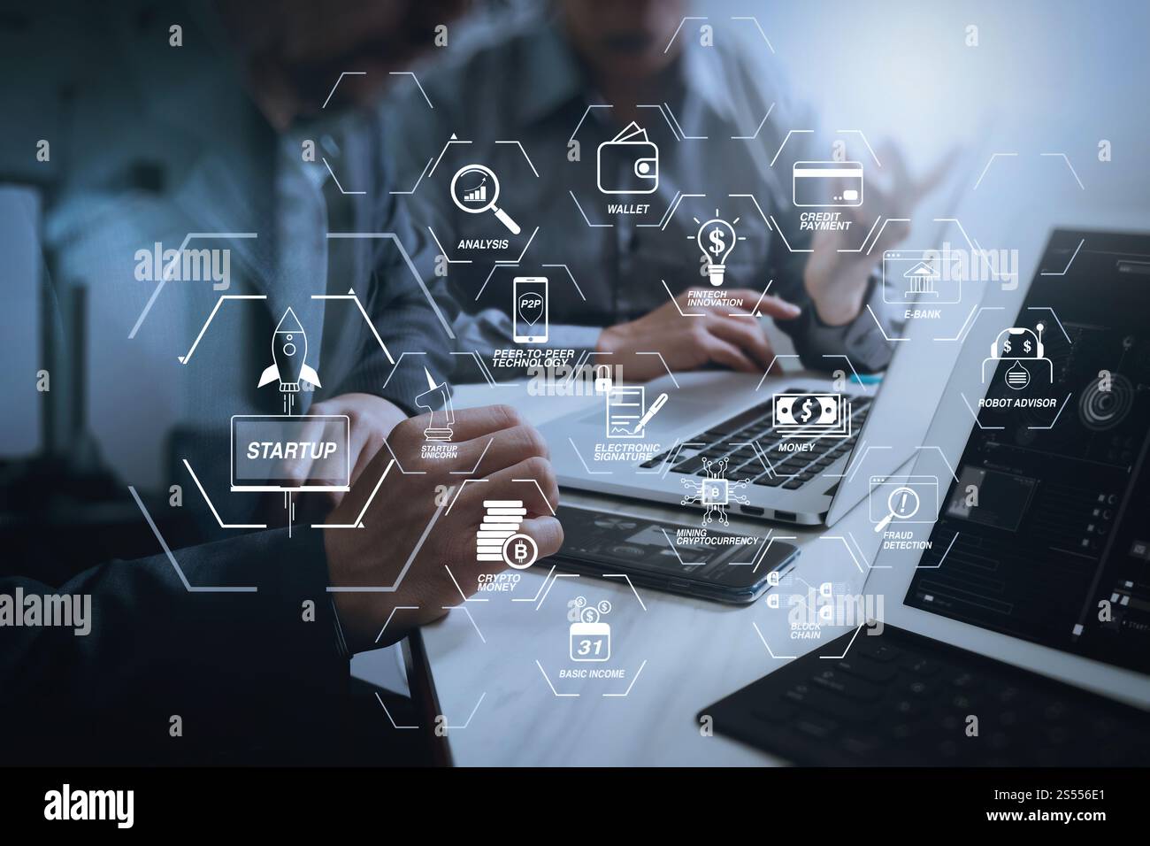 Organigramme de technologie financière et crypto-monnaie de minage de revenu de base avec diagramme virtuel UNICORN crypto-monnaie de démarrage de blockchain. Équipe commerciale Banque D'Images