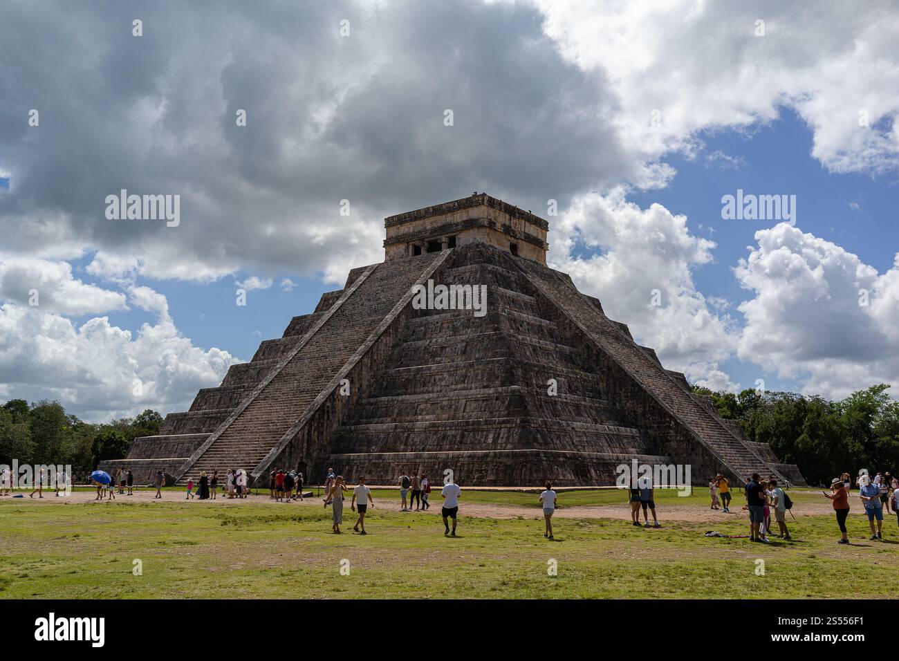 El Castillo, le temple de Kukulcan à Chichen Itza, Mexique bâtiment principal de Side Banque D'Images