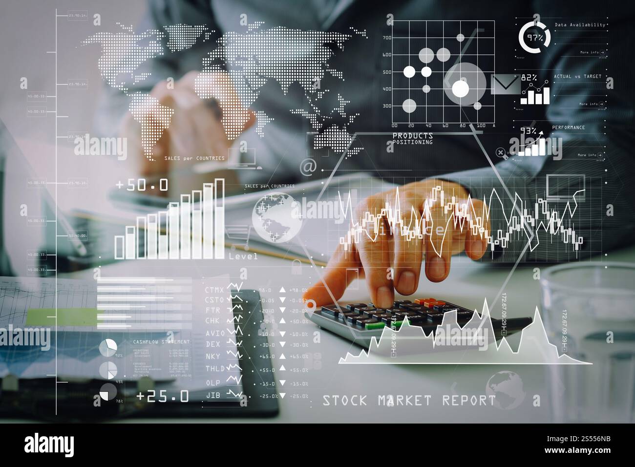 Investisseur analysant le rapport de marché boursier et tableau de bord financier avec Business Intelligence (BI), avec des indicateurs de performance clés (KPI).homme d'affaires Banque D'Images