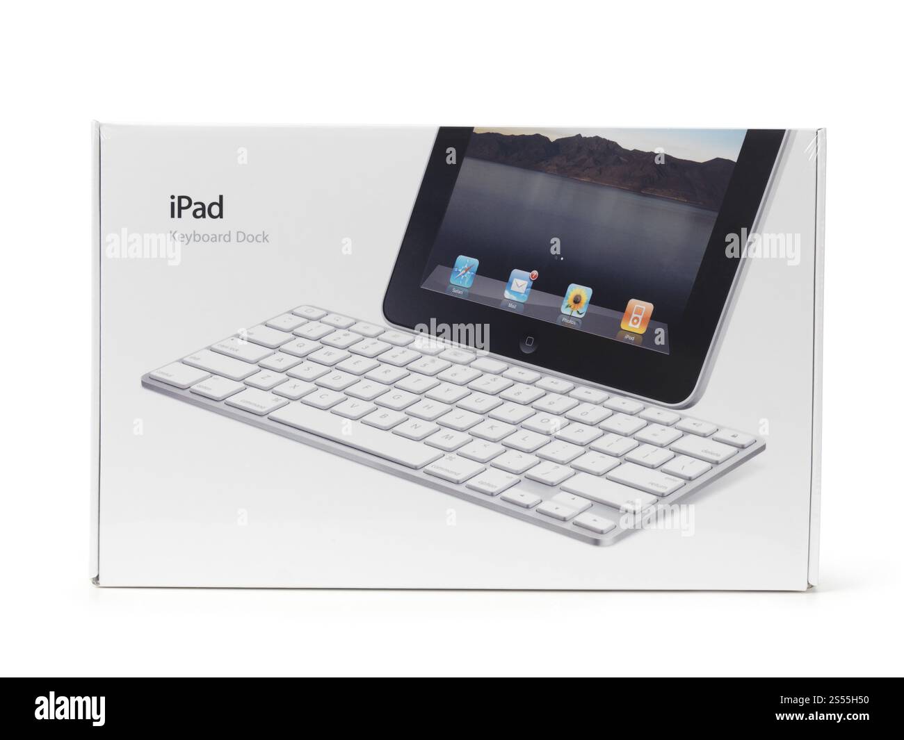 Emballage de l'accessoire pour station d'accueil clavier iPad Apple emballé dans une boîte et un emballage en plastique. Isolé sur fond blanc avec chemin de détourage. Banque D'Images