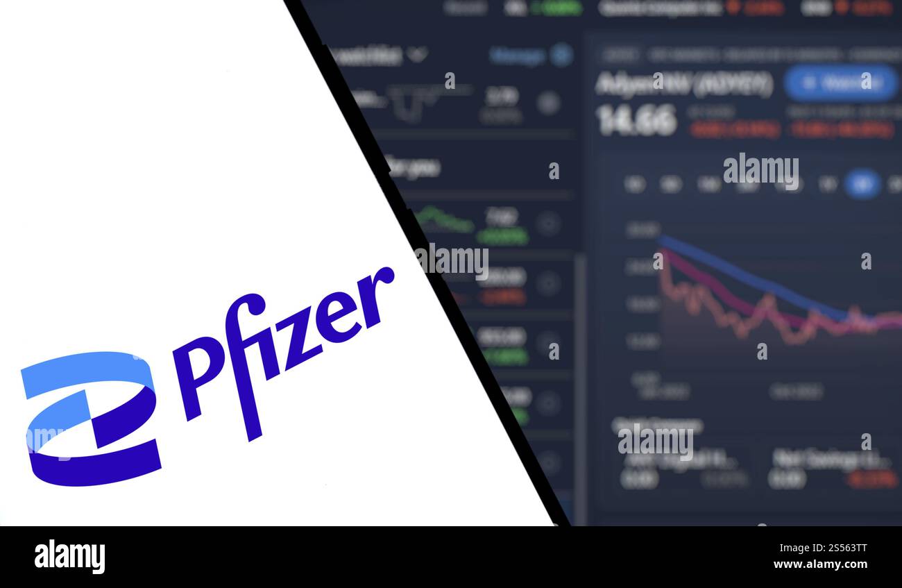 le logo pfizer est affiché sur le smartphone. Pfizer Inc. est une multinationale américaine spécialisée dans les produits pharmaceutiques et biotechnologiques Banque D'Images