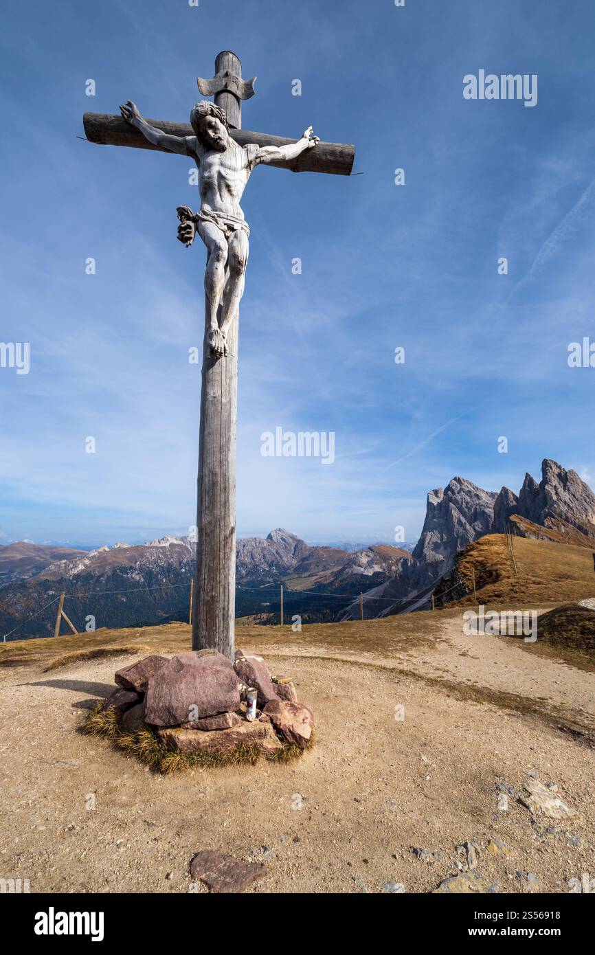 Pittoresque montagne des Alpes d'automne, célèbre Dolomites italiennes Seceda majestueux rocher, Sass Rigais, Sudtirol, Italie. Beau voyage, saisonnier Banque D'Images