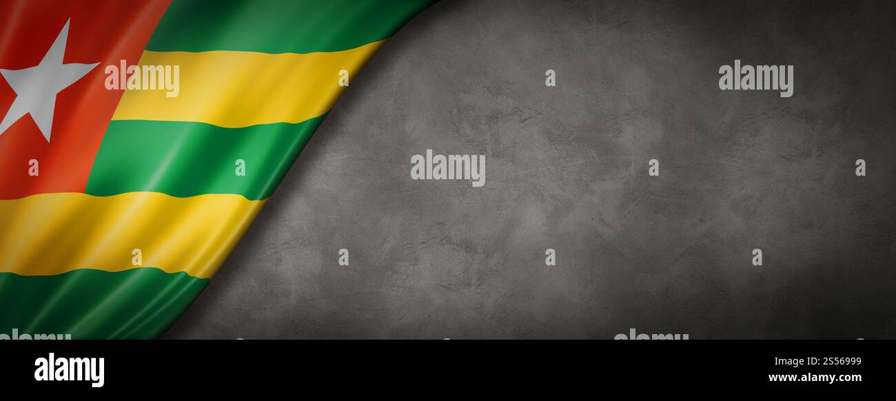 Drapeau du Togo sur mur de béton. Bannière panoramique horizontale. Illustration 3D. Drapeau du Togo sur la bannière de mur de béton Banque D'Images