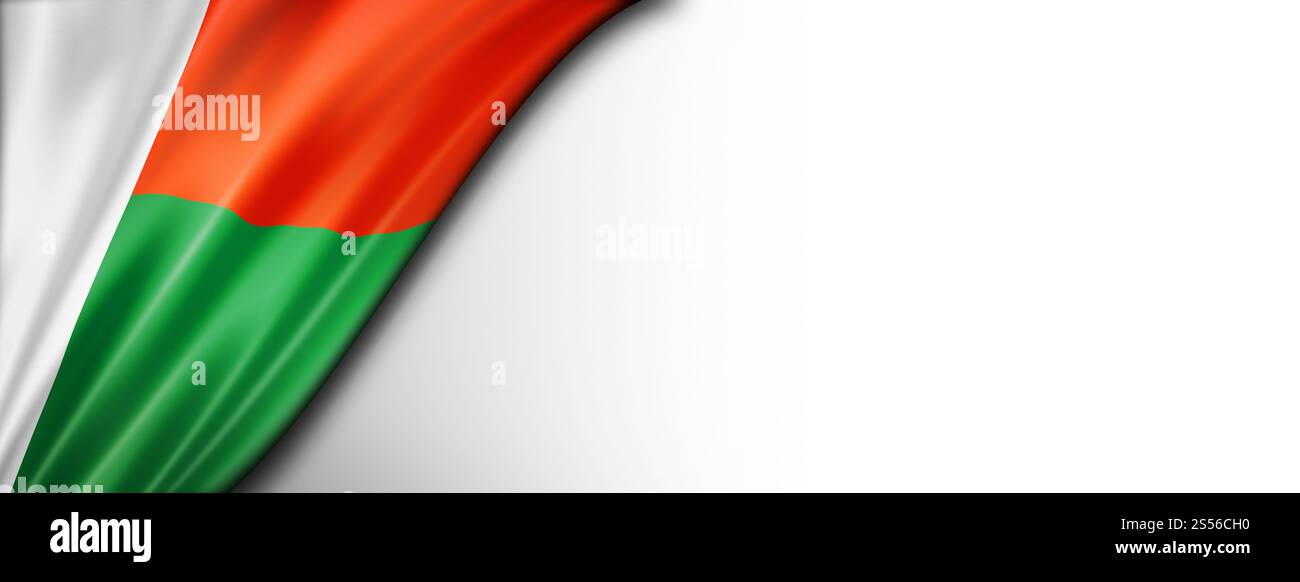 Drapeau de Madagascar isolé sur blanc. Bannière panoramique horizontale. Drapeau de Madagascar isolé sur bannière blanche Banque D'Images