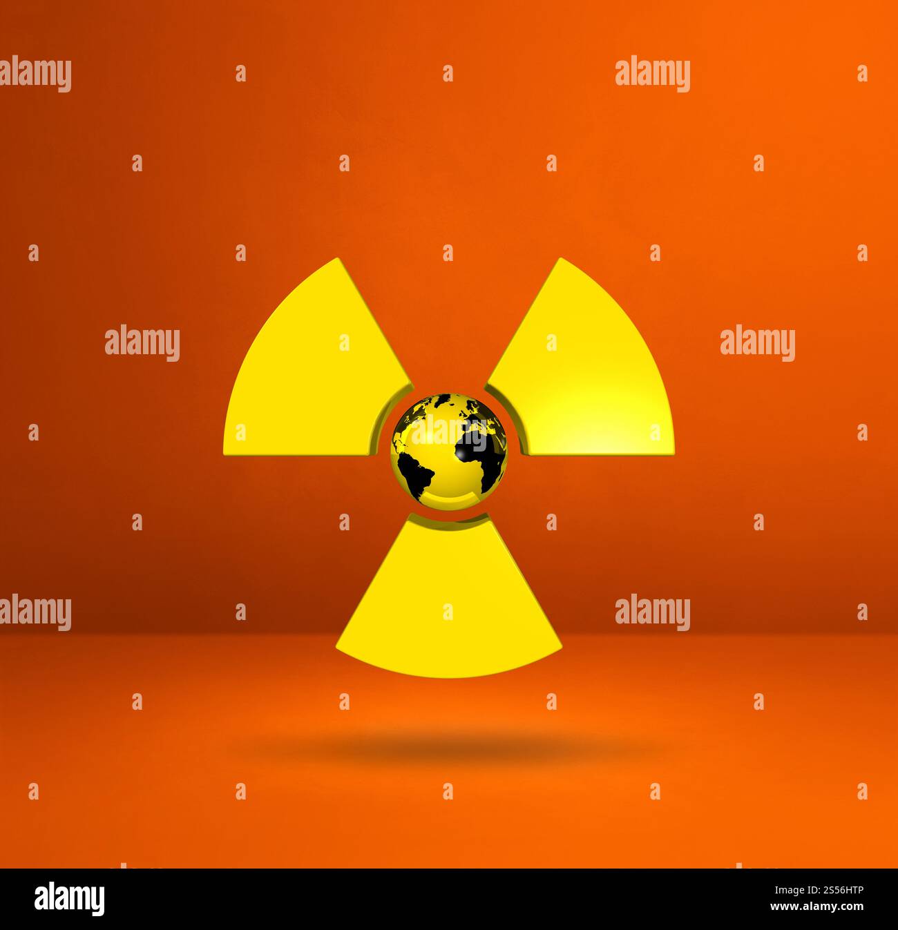 Carte du monde sur symbole radioactif. Fond de studio orange. Illustration 3D. Carte du monde sur symbole radioactif. Fond de studio orange Banque D'Images